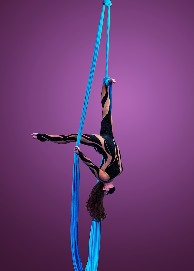 Cait Shelton, Single ankle hang