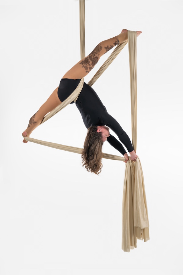 Cait Shelton, Creme Silks