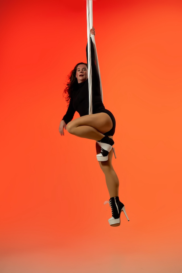 Cait Shelton, Girl on Fire